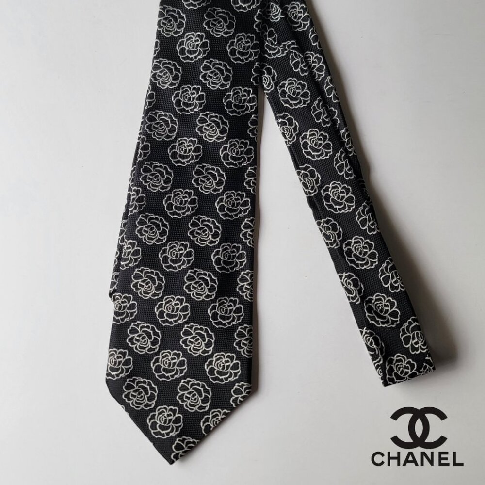CHANEL Men's Vintage Tie 100% Silk Made in Italy black with white cameillas